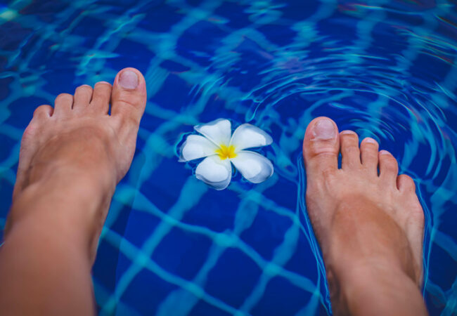 feet-in-swimming-pool feet-in-swimming-pool